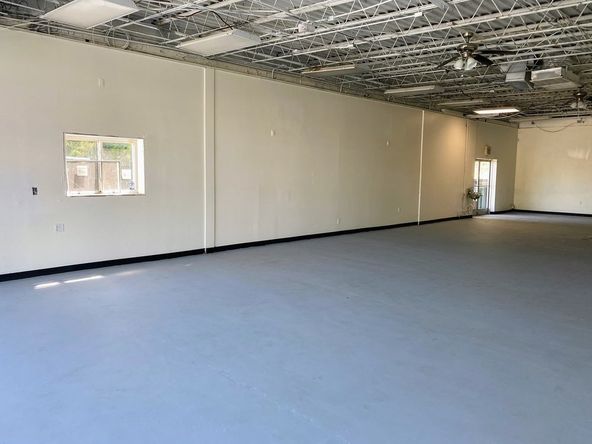 Retail For Lease: 3902 Hixson Pike, Chattanooga, TN 37415